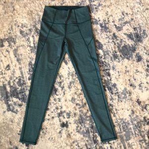 Brand new under armour leggings. Full length, high waisted. Size small.